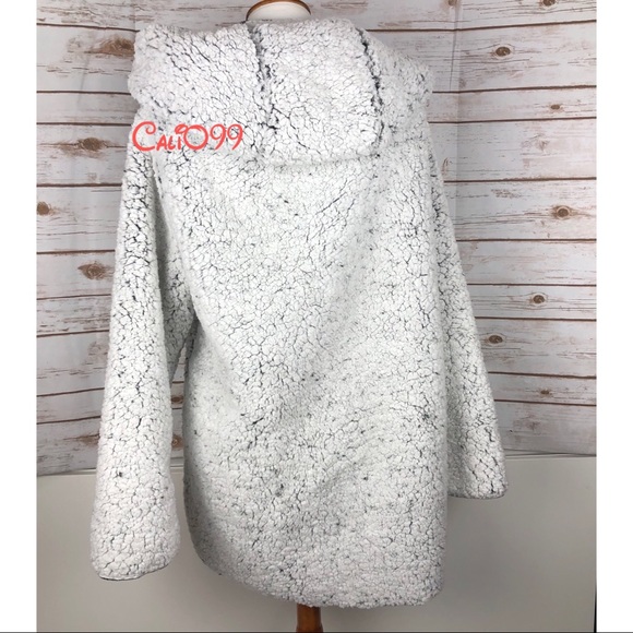 New Victoria's Secret VS Pink Sherpa Reversible Cardigan M/L - Picture 2 of 7